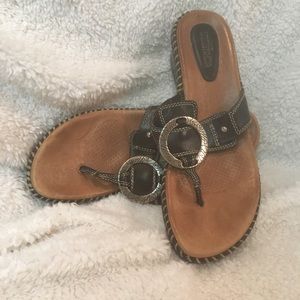 Minnetonka beautiful size 8 sandals.